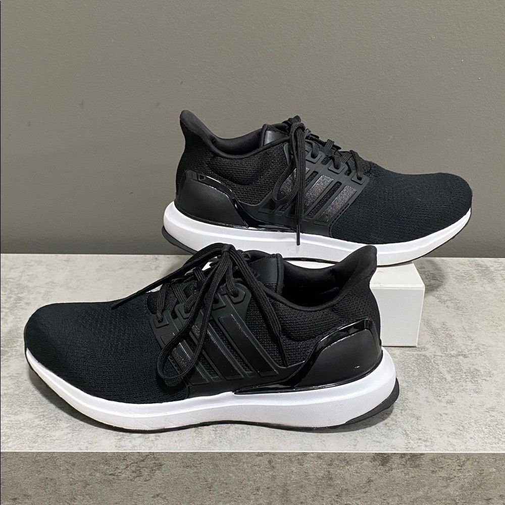 Adidas Bounce Black and White Athletic Shoes Mens 7.5 Women’s 9